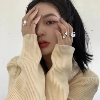 在拥挤的房间拥抱